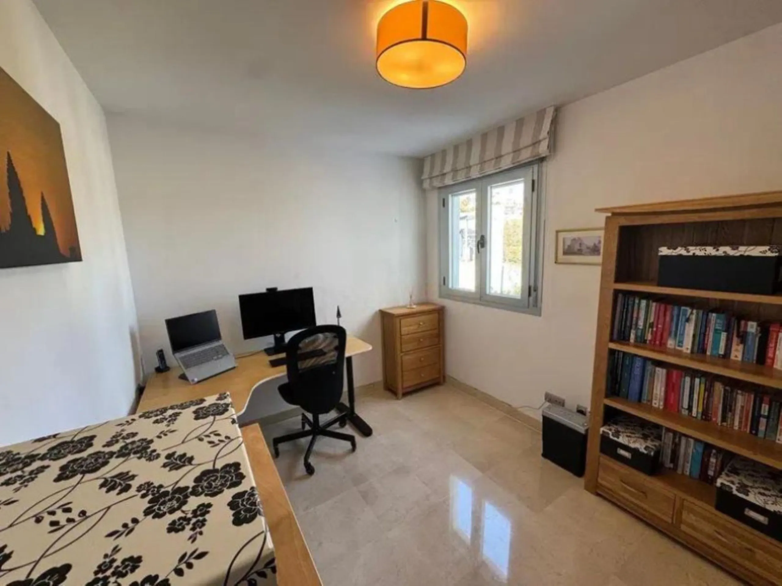 Stunning corner first-floor apartment with superb sea and mountain views, located in the protected area of La Mairena (UNESCO Biosphere Reserve) on the hills above Elviria.