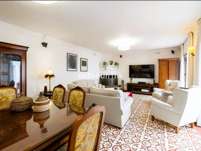 We present this beautiful home, located in the heart of Fuengirola, a gem lovingly restored with respect for its historic origins. The property retains original features that add character and exclusivity, such as its charming Sevillian patio and carefull