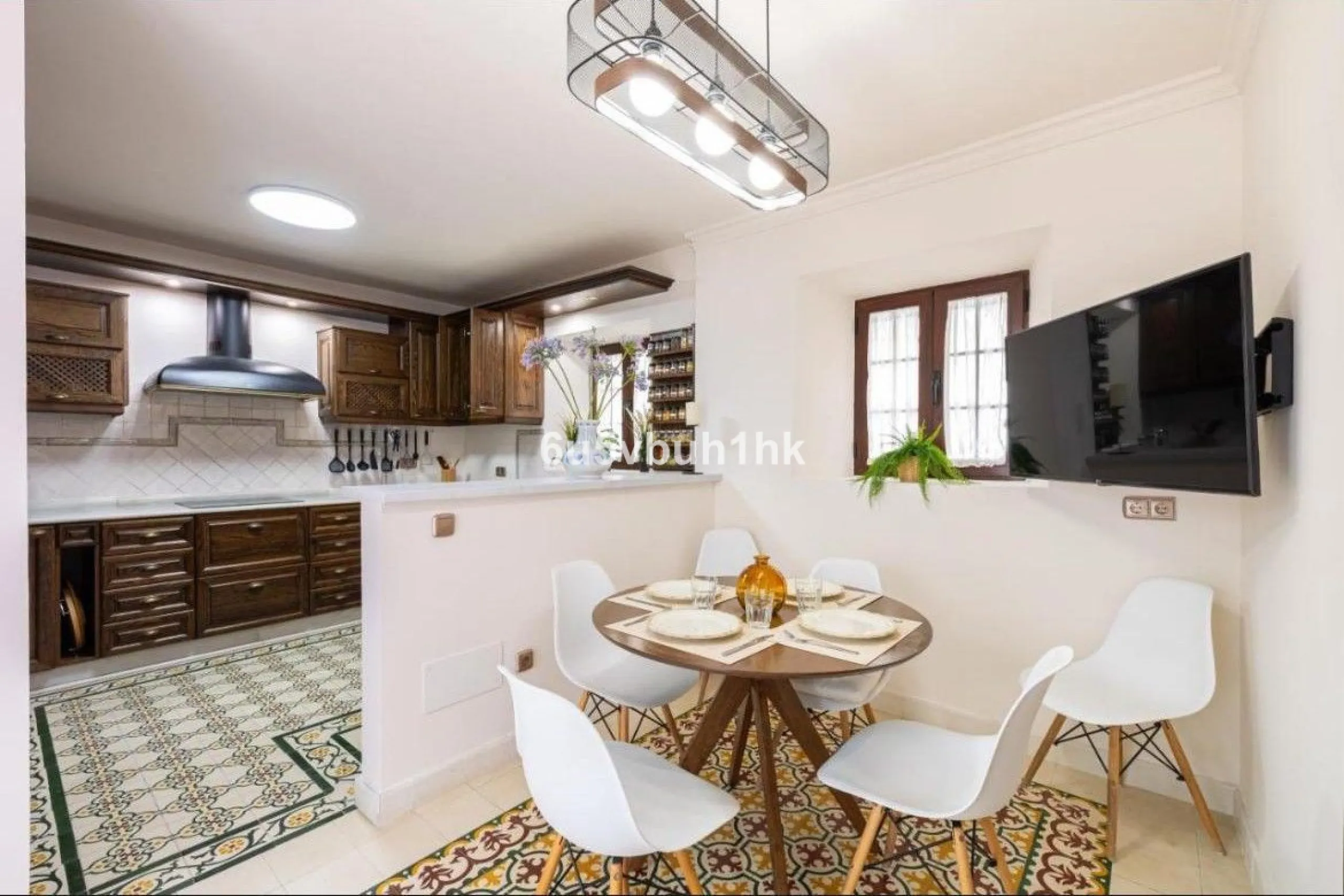 We present this beautiful home, located in the heart of Fuengirola, a gem lovingly restored with respect for its historic origins. The property retains original features that add character and exclusivity, such as its charming Sevillian patio and carefull