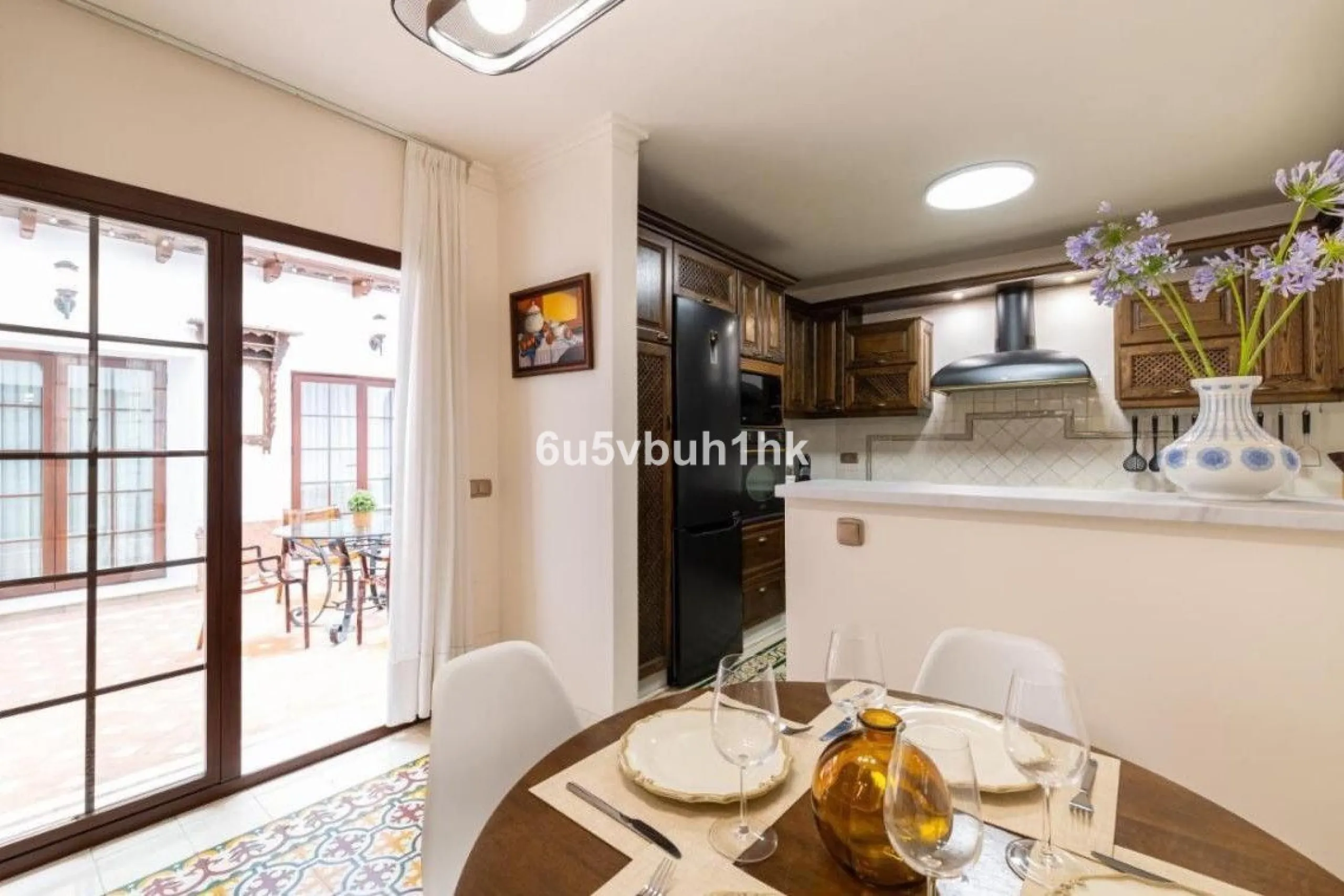 We present this beautiful home, located in the heart of Fuengirola, a gem lovingly restored with respect for its historic origins. The property retains original features that add character and exclusivity, such as its charming Sevillian patio and carefull