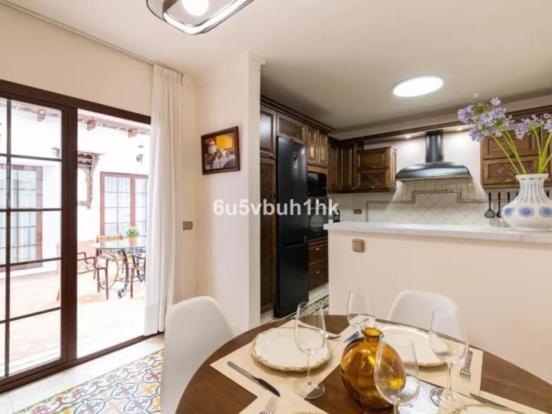 We present this beautiful home, located in the heart of Fuengirola, a gem lovingly restored with respect for its historic origins. The property retains original features that add character and exclusivity, such as its charming Sevillian patio and carefull