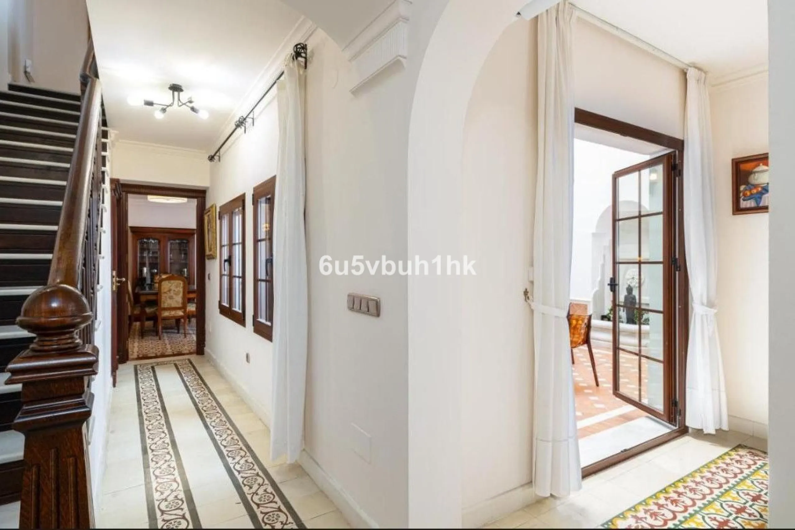 We present this beautiful home, located in the heart of Fuengirola, a gem lovingly restored with respect for its historic origins. The property retains original features that add character and exclusivity, such as its charming Sevillian patio and carefull