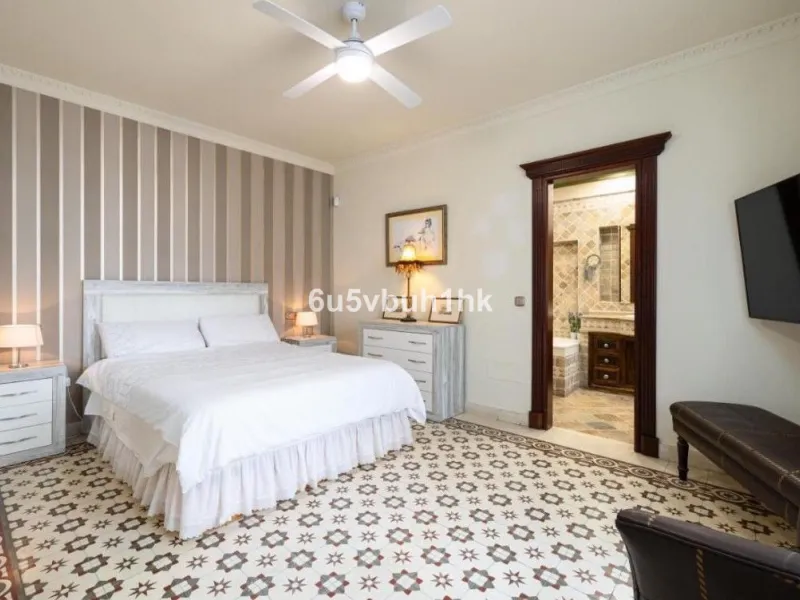 We present this beautiful home, located in the heart of Fuengirola, a gem lovingly restored with respect for its historic origins. The property retains original features that add character and exclusivity, such as its charming Sevillian patio and carefull