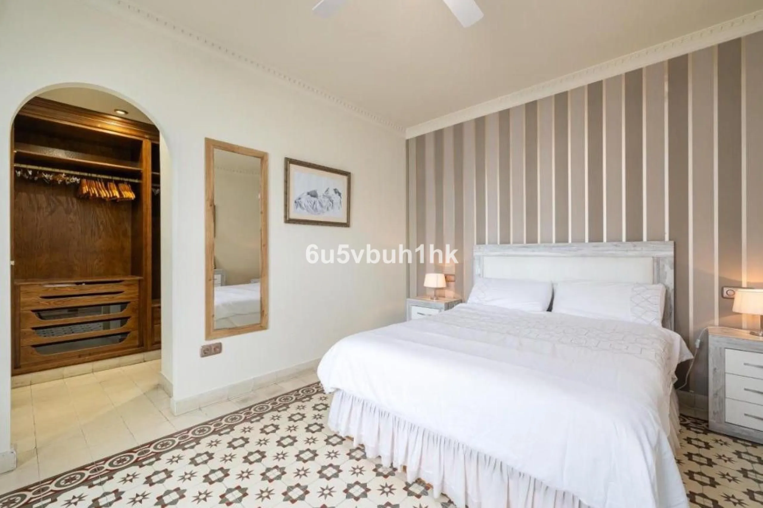 We present this beautiful home, located in the heart of Fuengirola, a gem lovingly restored with respect for its historic origins. The property retains original features that add character and exclusivity, such as its charming Sevillian patio and carefull