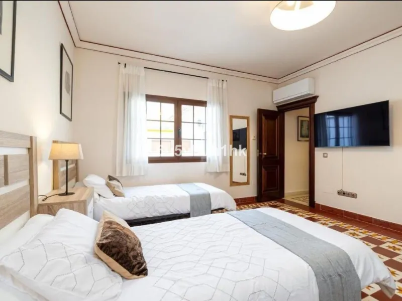 We present this beautiful home, located in the heart of Fuengirola, a gem lovingly restored with respect for its historic origins. The property retains original features that add character and exclusivity, such as its charming Sevillian patio and carefull