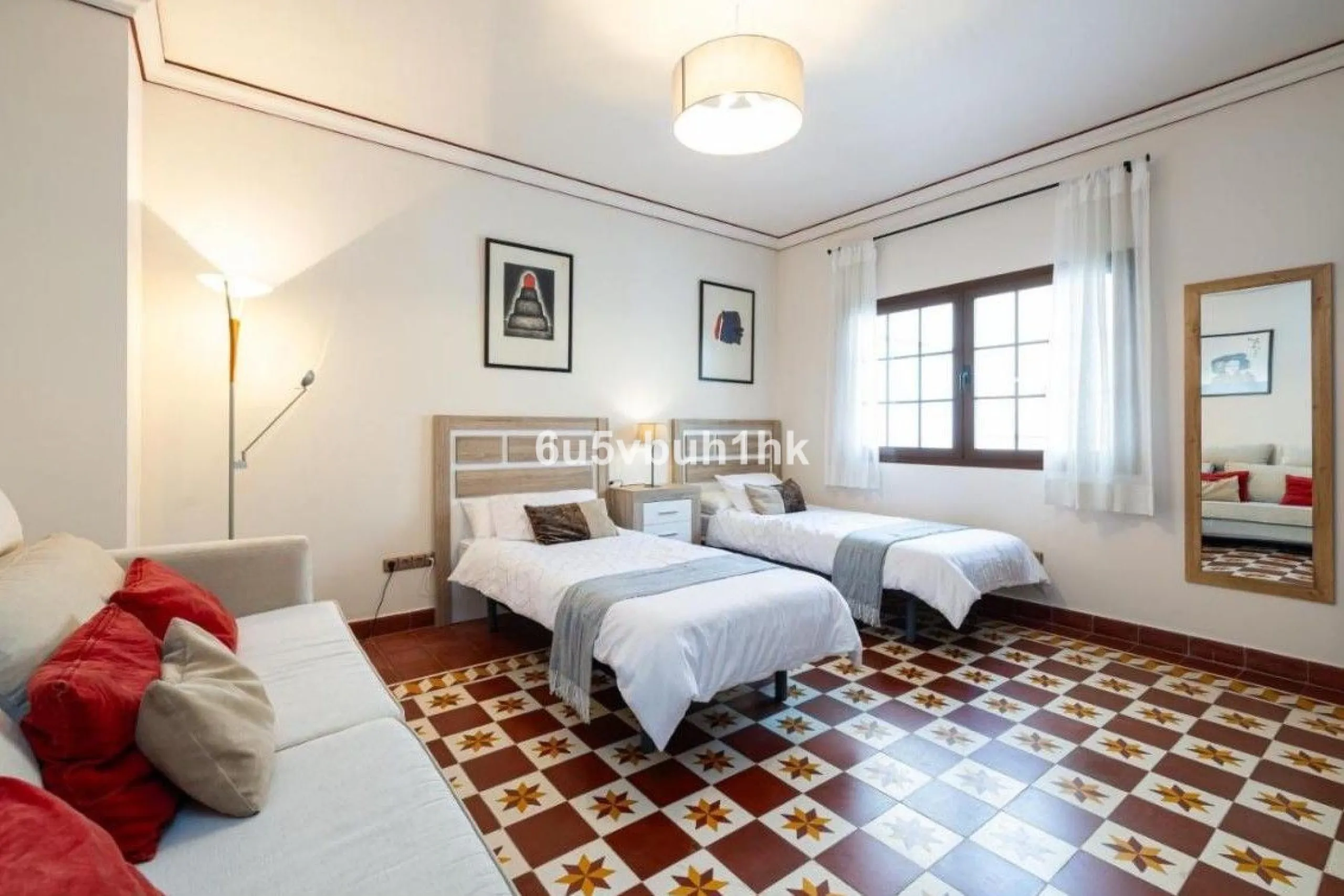We present this beautiful home, located in the heart of Fuengirola, a gem lovingly restored with respect for its historic origins. The property retains original features that add character and exclusivity, such as its charming Sevillian patio and carefull