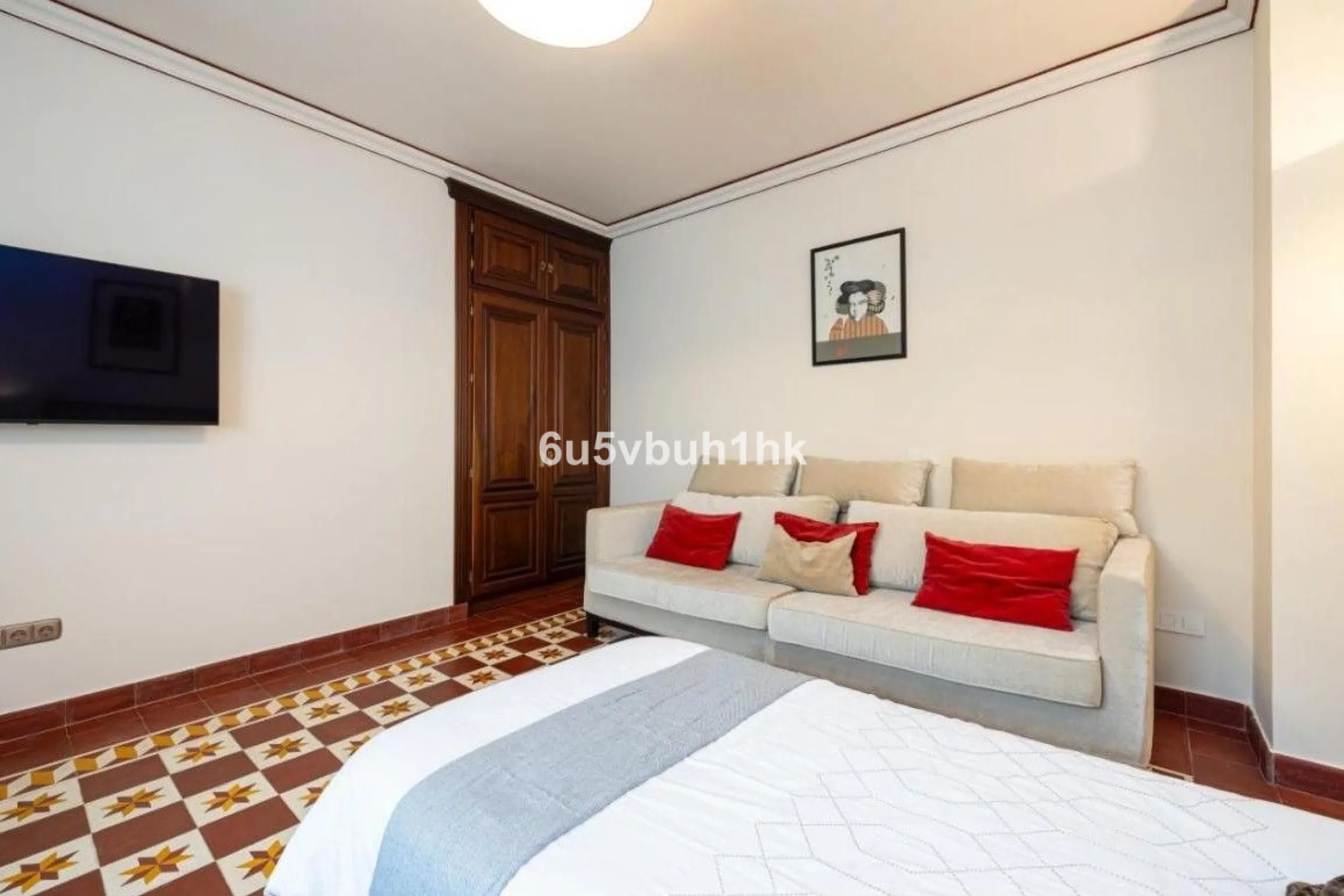 We present this beautiful home, located in the heart of Fuengirola, a gem lovingly restored with respect for its historic origins. The property retains original features that add character and exclusivity, such as its charming Sevillian patio and carefull
