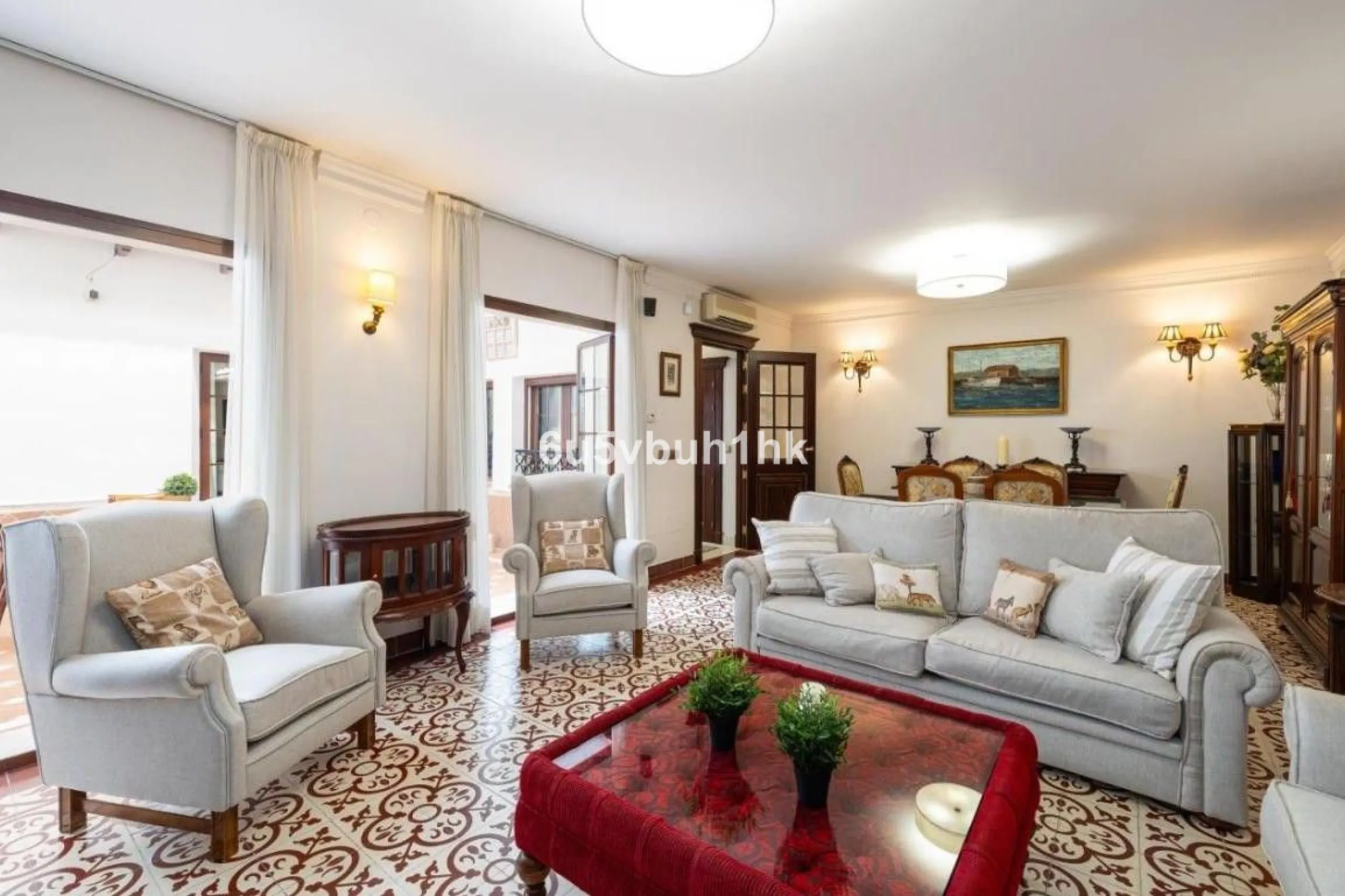 We present this beautiful home, located in the heart of Fuengirola, a gem lovingly restored with respect for its historic origins. The property retains original features that add character and exclusivity, such as its charming Sevillian patio and carefull