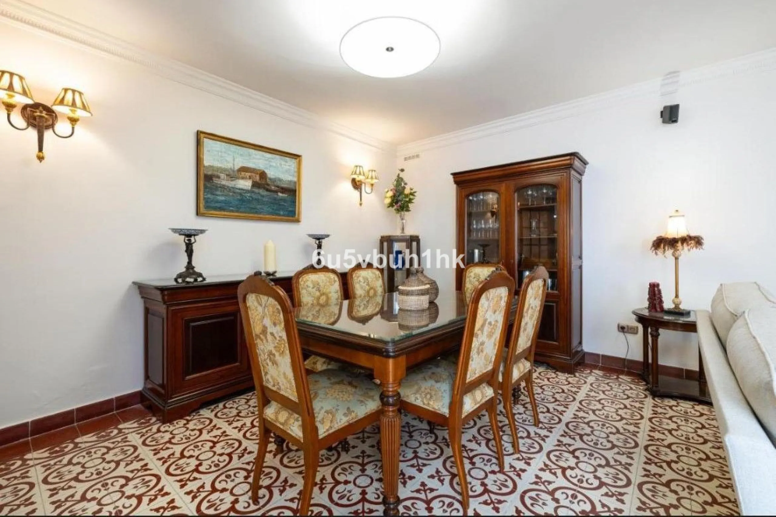 We present this beautiful home, located in the heart of Fuengirola, a gem lovingly restored with respect for its historic origins. The property retains original features that add character and exclusivity, such as its charming Sevillian patio and carefull