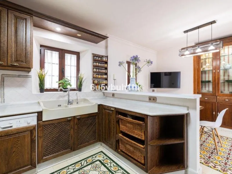 We present this beautiful home, located in the heart of Fuengirola, a gem lovingly restored with respect for its historic origins. The property retains original features that add character and exclusivity, such as its charming Sevillian patio and carefull
