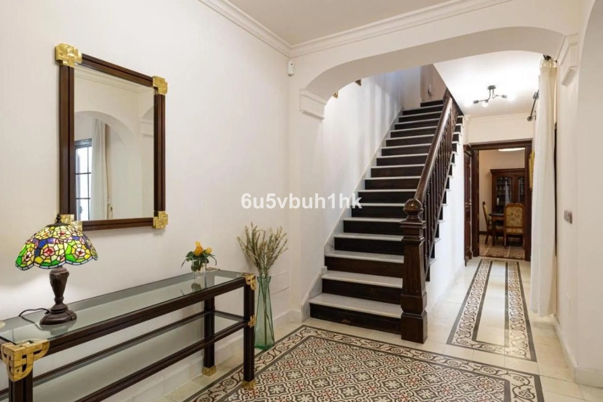 We present this beautiful home, located in the heart of Fuengirola, a gem lovingly restored with respect for its historic origins. The property retains original features that add character and exclusivity, such as its charming Sevillian patio and carefull
