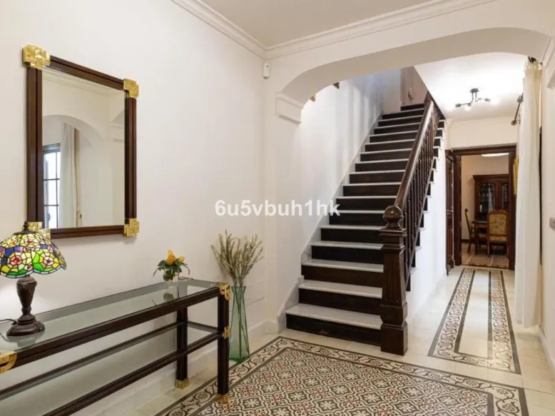 We present this beautiful home, located in the heart of Fuengirola, a gem lovingly restored with respect for its historic origins. The property retains original features that add character and exclusivity, such as its charming Sevillian patio and carefull