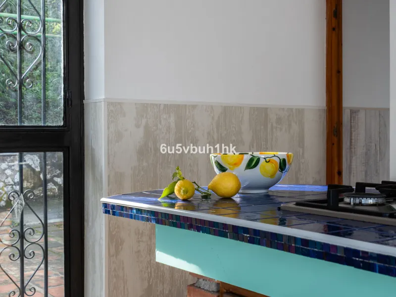 Nestled in the countryside between the towns of Alhaurin el Grande and Coin is this wonderful three bedroom property. With easy access to the main road, from its´elevated position this home offers breathtaking views across the surrounding countryside to t