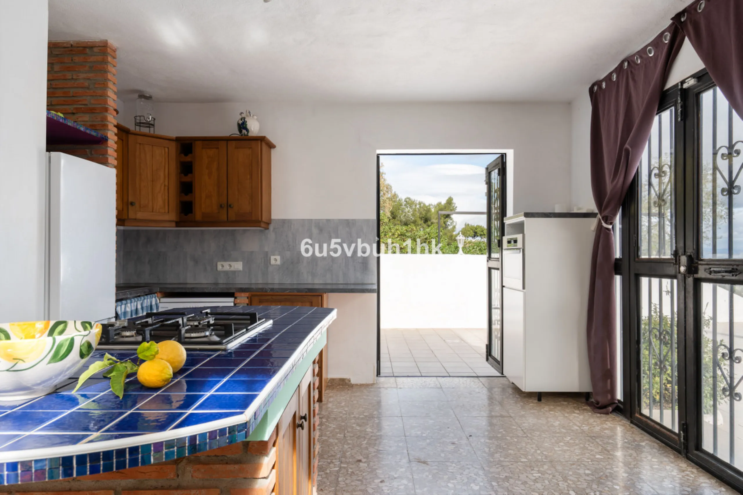 Nestled in the countryside between the towns of Alhaurin el Grande and Coin is this wonderful three bedroom property. With easy access to the main road, from its´elevated position this home offers breathtaking views across the surrounding countryside to t