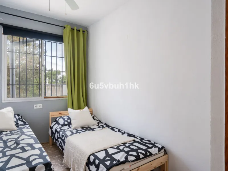 Nestled in the countryside between the towns of Alhaurin el Grande and Coin is this wonderful three bedroom property. With easy access to the main road, from its´elevated position this home offers breathtaking views across the surrounding countryside to t