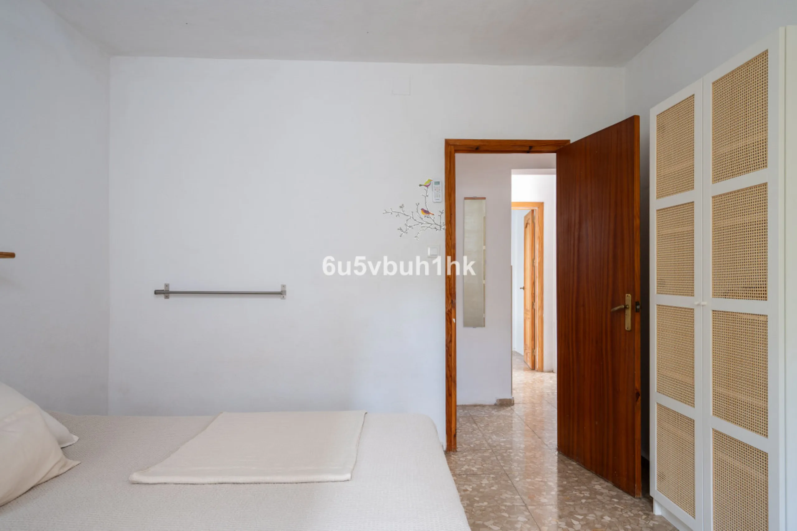 Nestled in the countryside between the towns of Alhaurin el Grande and Coin is this wonderful three bedroom property. With easy access to the main road, from its´elevated position this home offers breathtaking views across the surrounding countryside to t