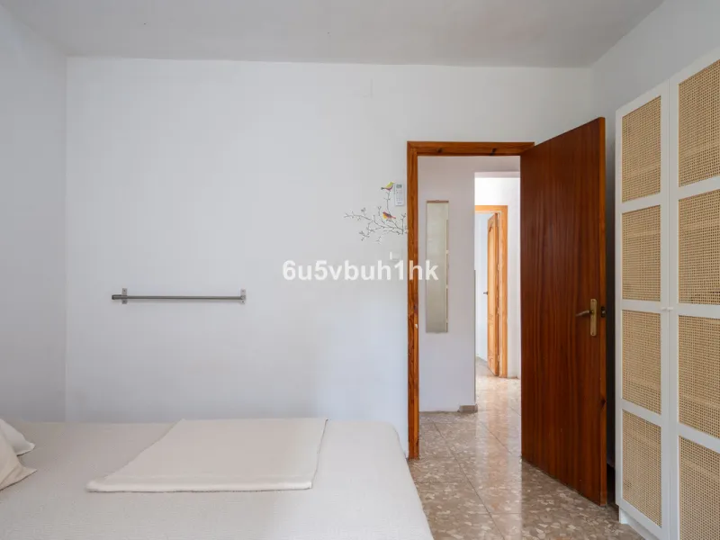 Nestled in the countryside between the towns of Alhaurin el Grande and Coin is this wonderful three bedroom property. With easy access to the main road, from its´elevated position this home offers breathtaking views across the surrounding countryside to t