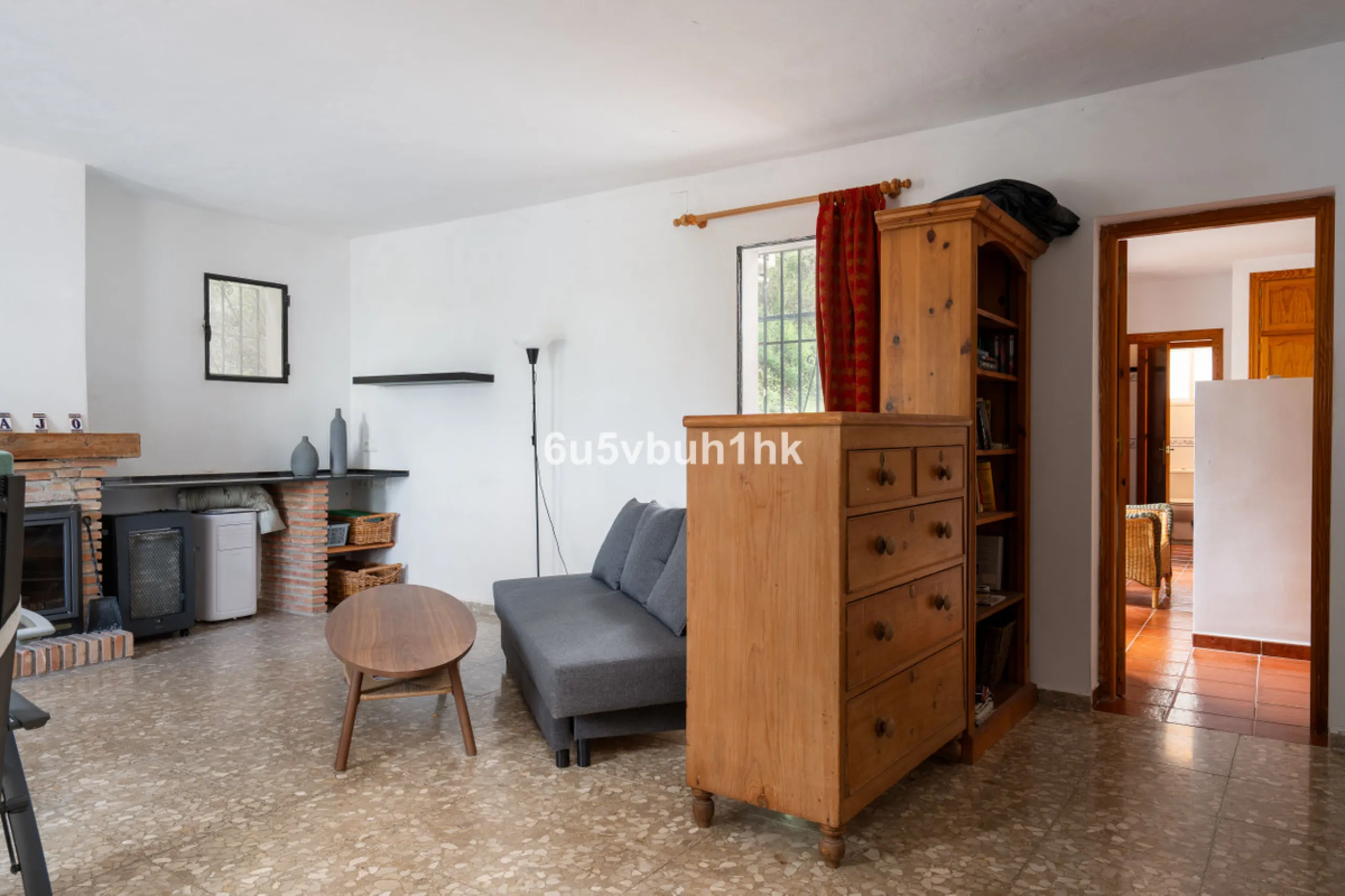 Nestled in the countryside between the towns of Alhaurin el Grande and Coin is this wonderful three bedroom property. With easy access to the main road, from its´elevated position this home offers breathtaking views across the surrounding countryside to t