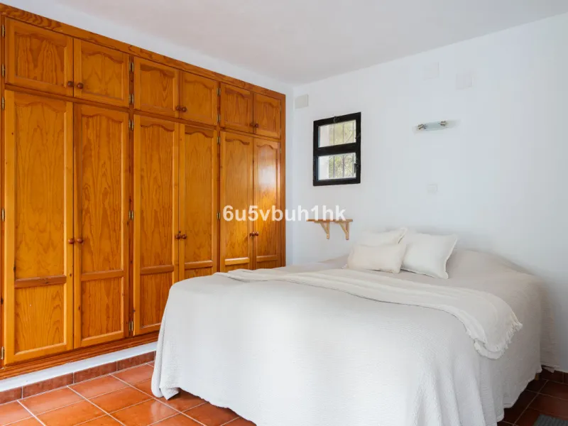 Nestled in the countryside between the towns of Alhaurin el Grande and Coin is this wonderful three bedroom property. With easy access to the main road, from its´elevated position this home offers breathtaking views across the surrounding countryside to t