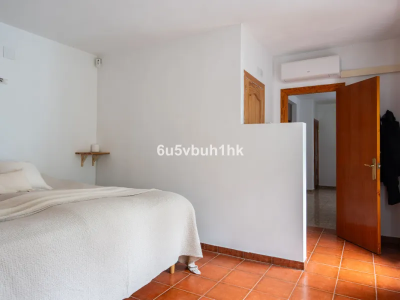 Nestled in the countryside between the towns of Alhaurin el Grande and Coin is this wonderful three bedroom property. With easy access to the main road, from its´elevated position this home offers breathtaking views across the surrounding countryside to t