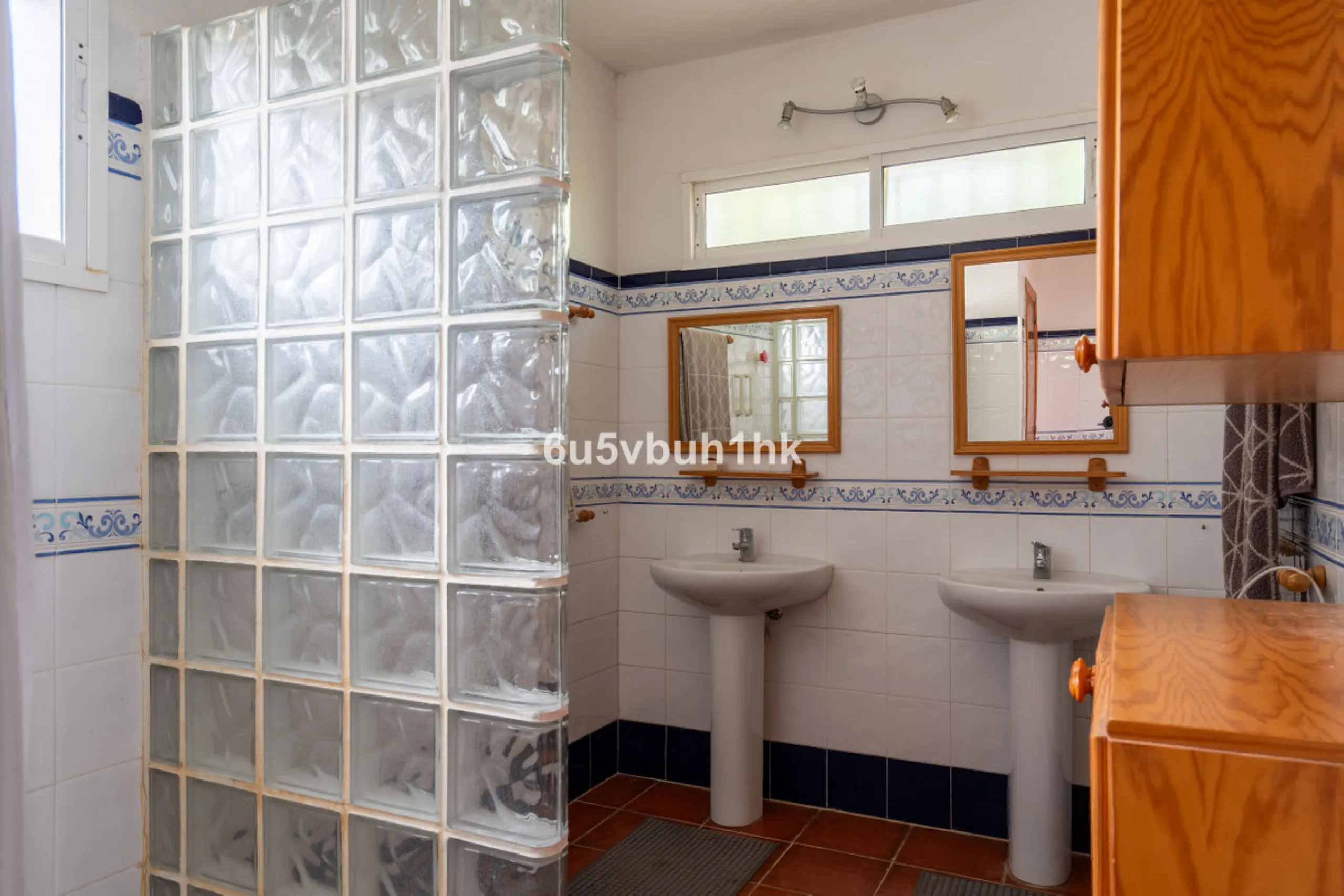 Nestled in the countryside between the towns of Alhaurin el Grande and Coin is this wonderful three bedroom property. With easy access to the main road, from its´elevated position this home offers breathtaking views across the surrounding countryside to t