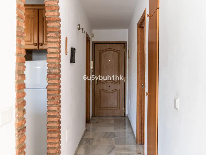 A wonderful opportunity to purchase a bright south-facing apartment in one of the most desirable residential complexes in Benalmádena — the beautiful Pueblo del Parque, located next to the famous Parque de la Paloma.