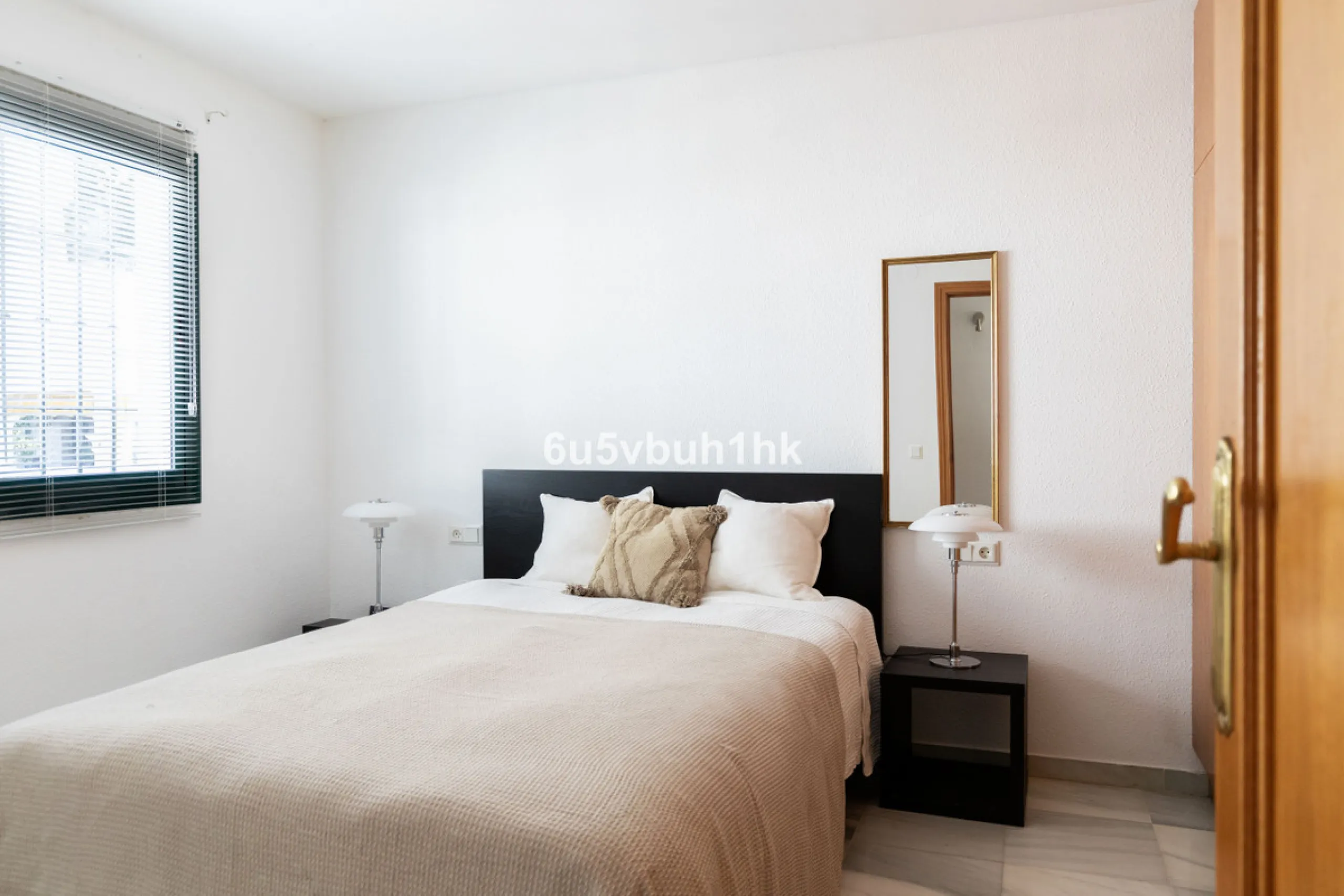 A wonderful opportunity to purchase a bright south-facing apartment in one of the most desirable residential complexes in Benalmádena — the beautiful Pueblo del Parque, located next to the famous Parque de la Paloma.