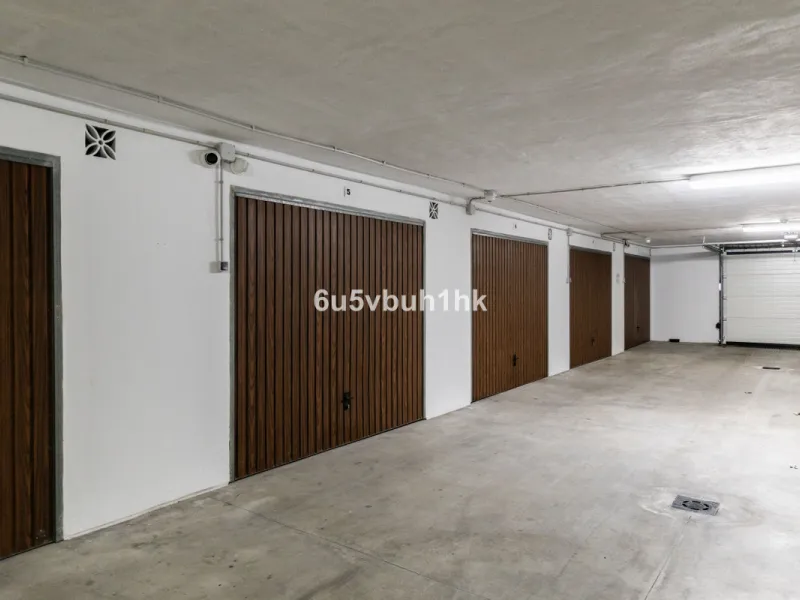 A wonderful opportunity to purchase a bright south-facing apartment in one of the most desirable residential complexes in Benalmádena — the beautiful Pueblo del Parque, located next to the famous Parque de la Paloma.