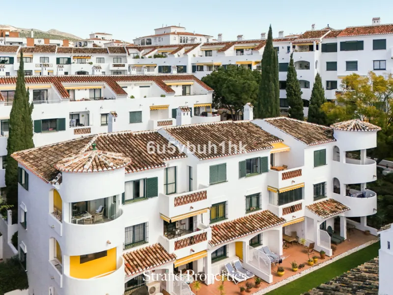A wonderful opportunity to purchase a bright south-facing apartment in one of the most desirable residential complexes in Benalmádena — the beautiful Pueblo del Parque, located next to the famous Parque de la Paloma.