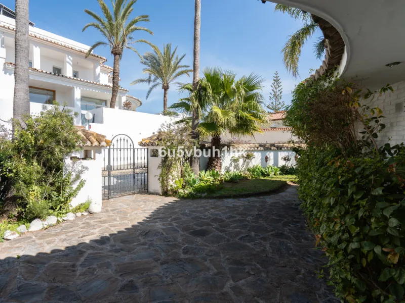 Hidden among palm trees and mature gardens in the established residential area of Sitio de Calahonda, this beautiful Andalusian villa captures the essence of traditional Mediterranean living. From the moment you arrive through the private gated entrance a