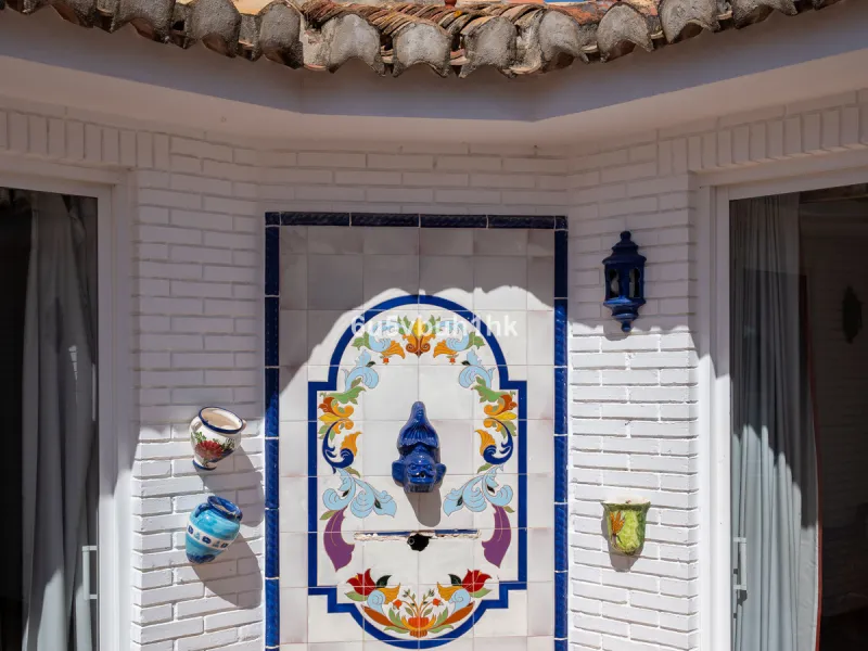 Hidden among palm trees and mature gardens in the established residential area of Sitio de Calahonda, this beautiful Andalusian villa captures the essence of traditional Mediterranean living. From the moment you arrive through the private gated entrance a