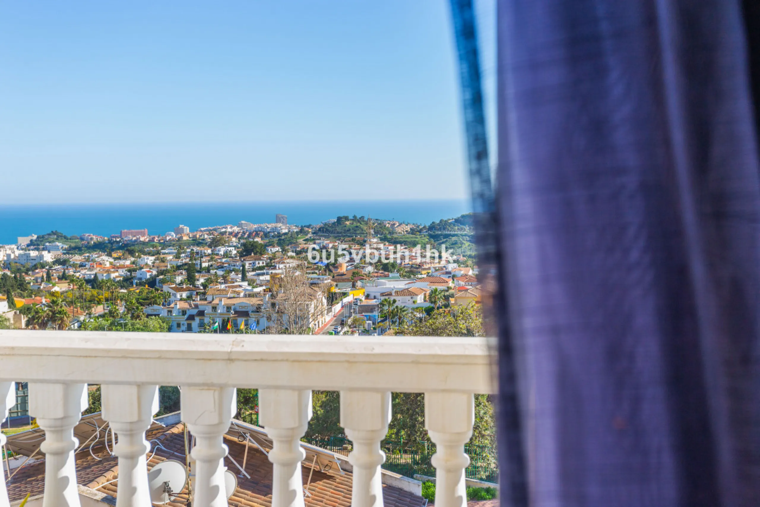 House - Townhouse в продаже в Benalmadena, Málaga. В доме 4 спален и 3 ванных комнат. Площадь дома 200 м². Площадь участка 200 м²