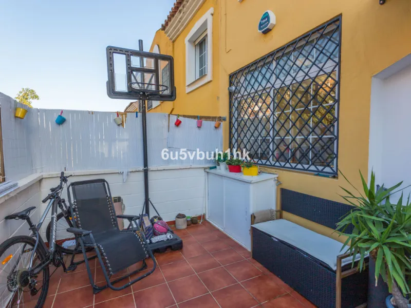 House - Townhouse в продаже в Benalmadena, Málaga. В доме 4 спален и 3 ванных комнат. Площадь дома 200 м². Площадь участка 200 м²