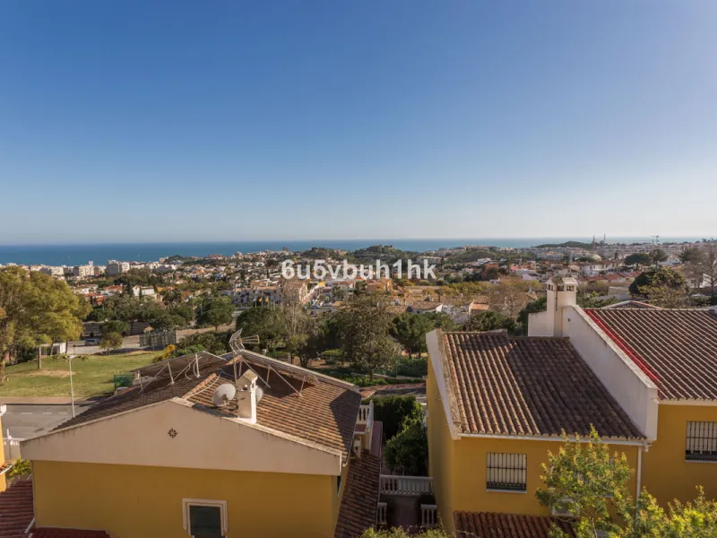 House - Townhouse в продаже в Benalmadena, Málaga. В доме 4 спален и 3 ванных комнат. Площадь дома 200 м². Площадь участка 200 м²