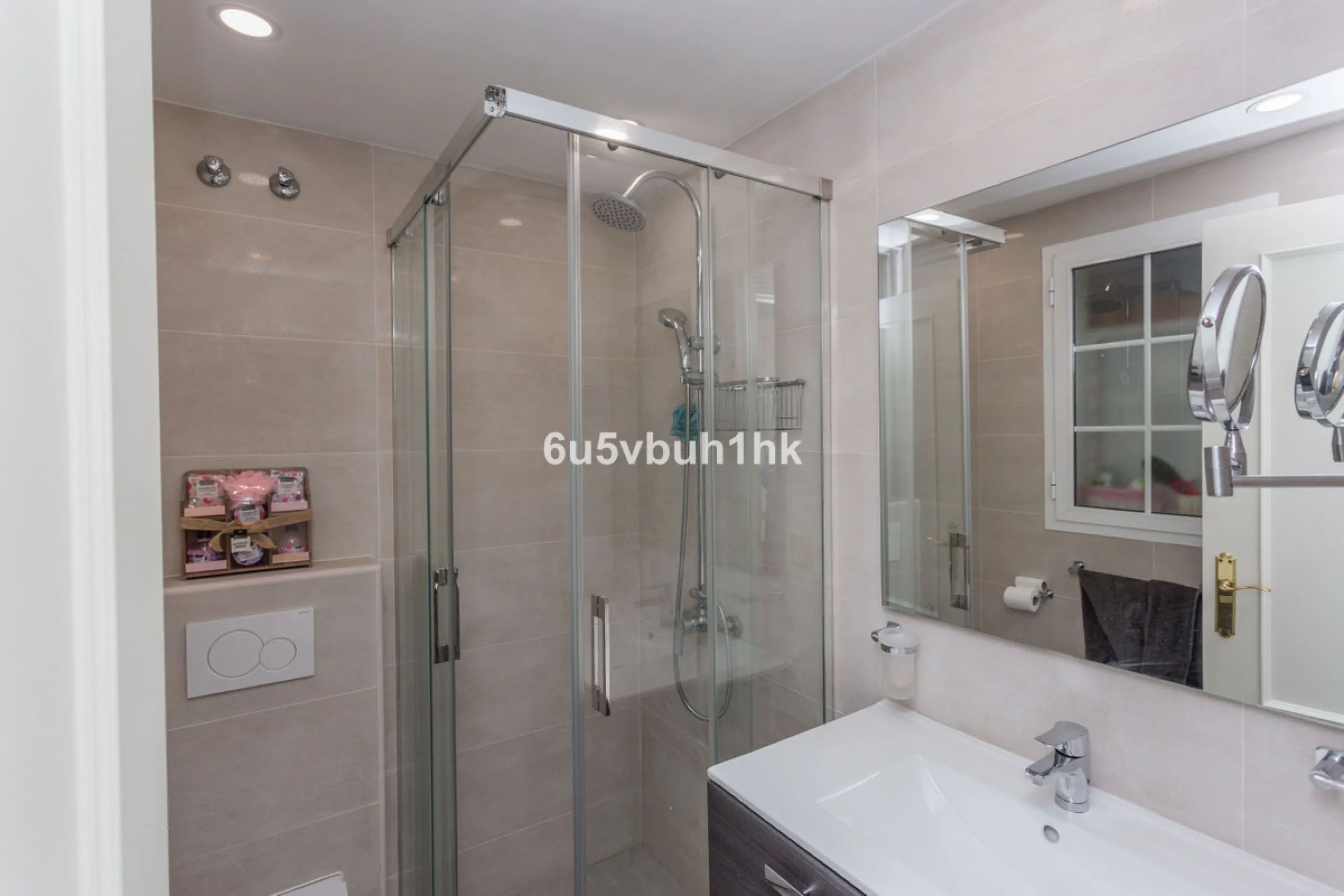 House - Townhouse в продаже в Benalmadena, Málaga. В доме 4 спален и 3 ванных комнат. Площадь дома 200 м². Площадь участка 200 м²