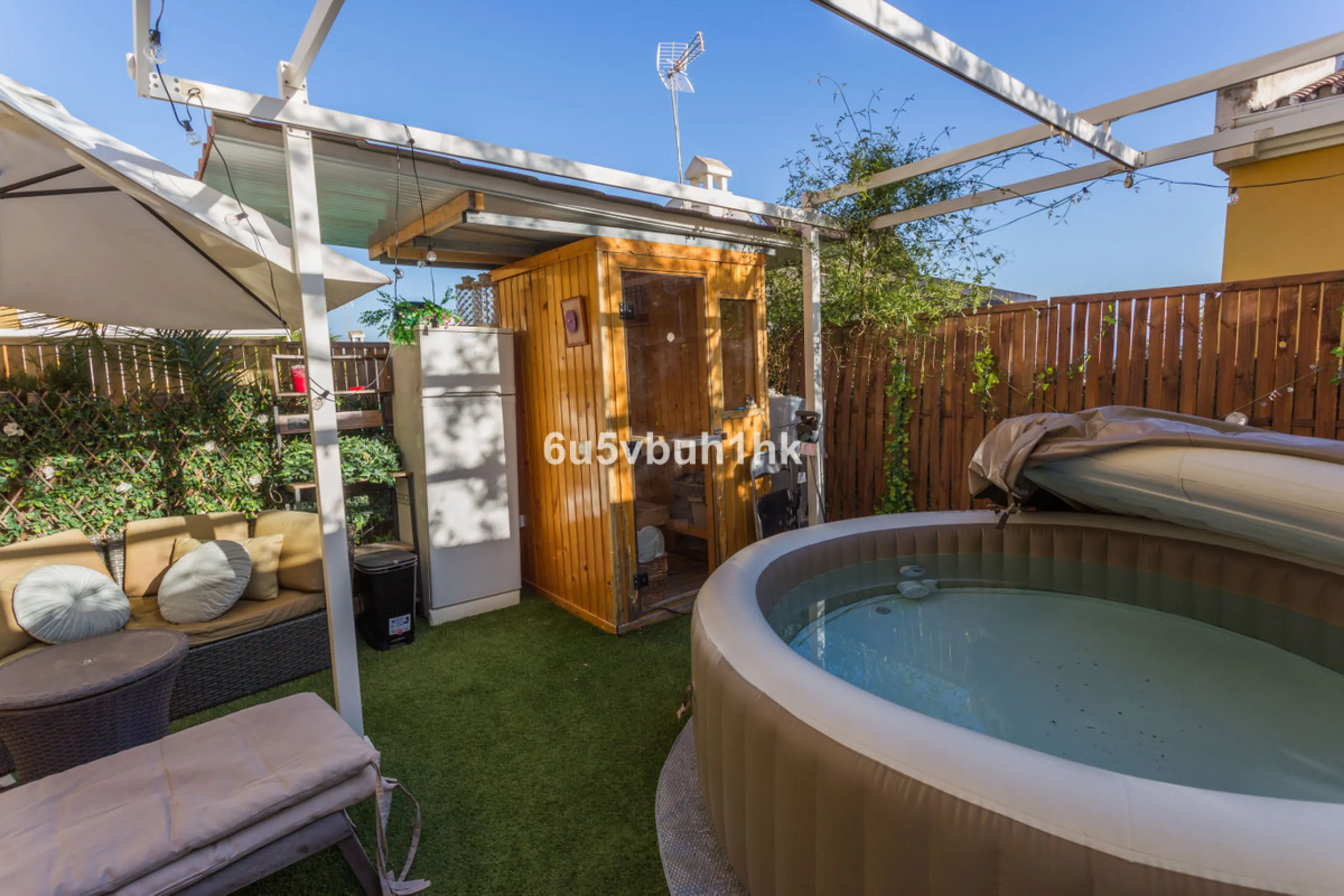 House - Townhouse в продаже в Benalmadena, Málaga. В доме 4 спален и 3 ванных комнат. Площадь дома 200 м². Площадь участка 200 м²