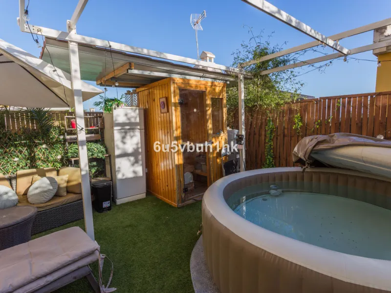 House - Townhouse в продаже в Benalmadena, Málaga. В доме 4 спален и 3 ванных комнат. Площадь дома 200 м². Площадь участка 200 м²