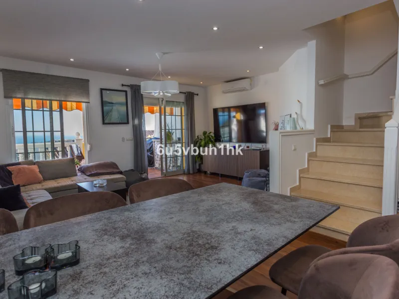 House - Townhouse в продаже в Benalmadena, Málaga. В доме 4 спален и 3 ванных комнат. Площадь дома 200 м². Площадь участка 200 м²