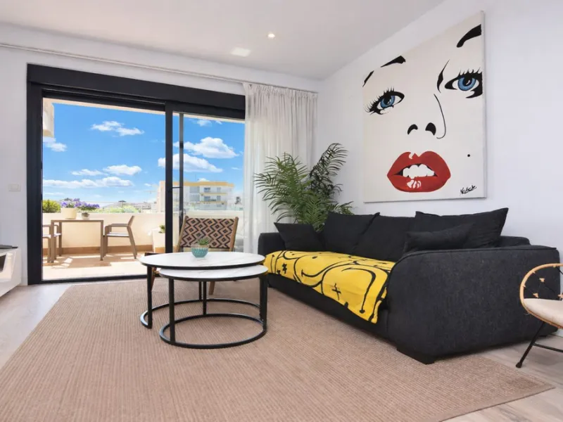 Exclusive corner penthouse built in 2021, located in the heart of Torremolinos, in a modern building with only a few neighbours, offering privacy and tranquillity while being within walking distance of all amenities.