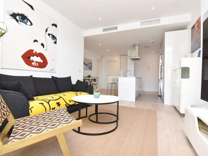 Exclusive corner penthouse built in 2021, located in the heart of Torremolinos, in a modern building with only a few neighbours, offering privacy and tranquillity while being within walking distance of all amenities.
