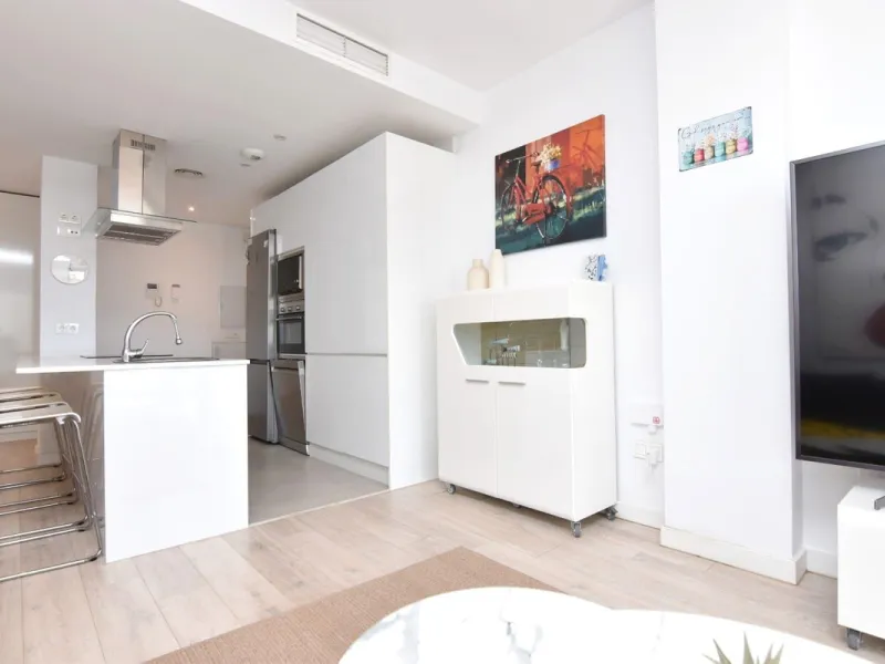 Exclusive corner penthouse built in 2021, located in the heart of Torremolinos, in a modern building with only a few neighbours, offering privacy and tranquillity while being within walking distance of all amenities.