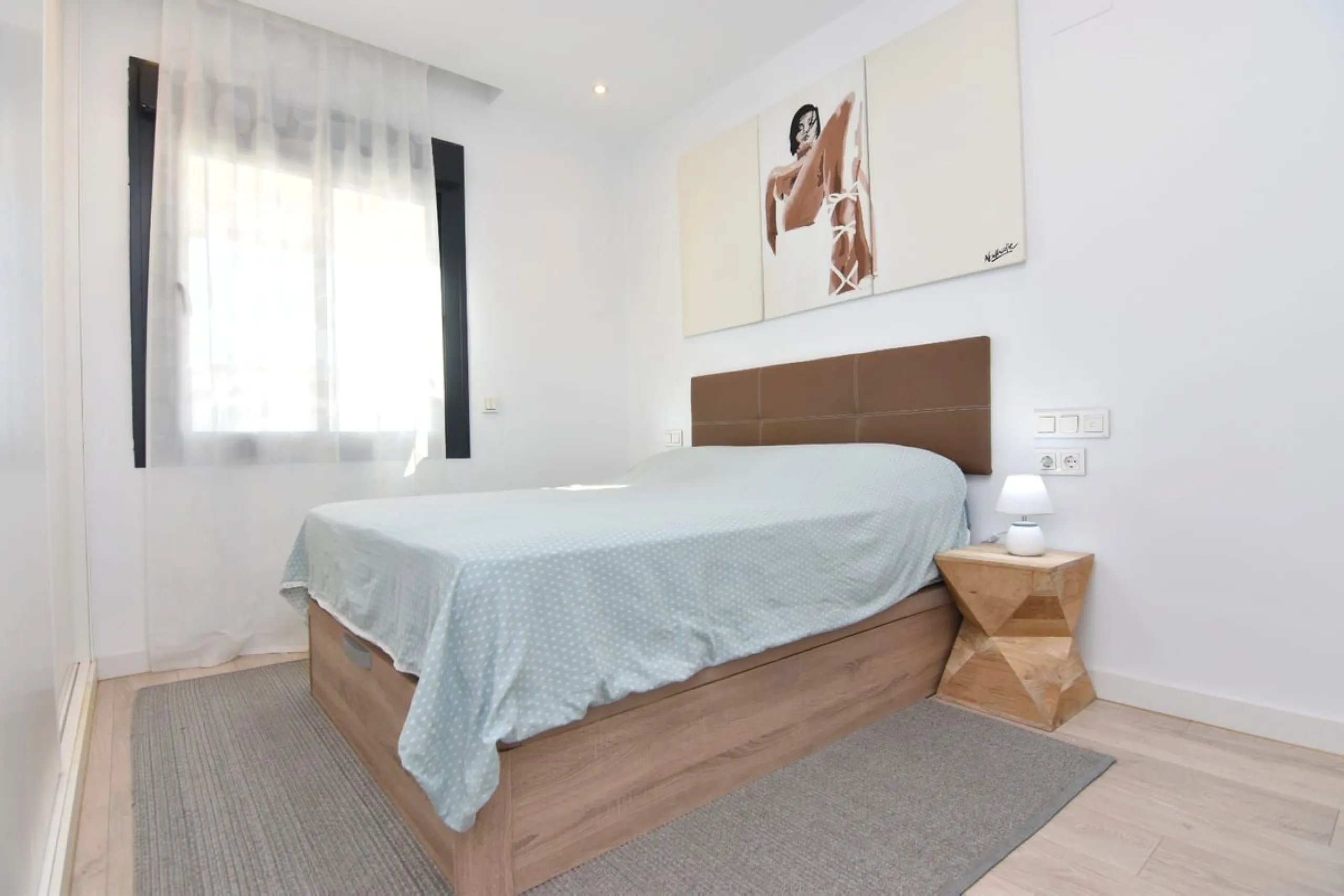 Exclusive corner penthouse built in 2021, located in the heart of Torremolinos, in a modern building with only a few neighbours, offering privacy and tranquillity while being within walking distance of all amenities.