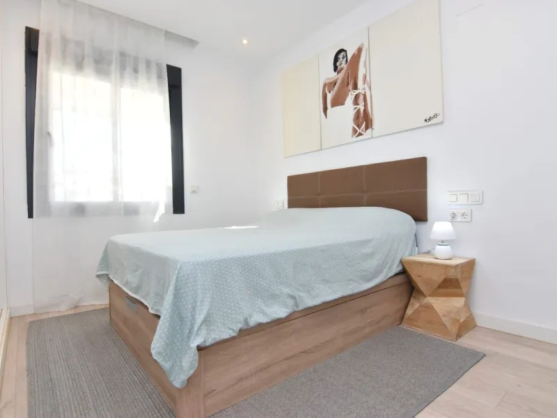 Exclusive corner penthouse built in 2021, located in the heart of Torremolinos, in a modern building with only a few neighbours, offering privacy and tranquillity while being within walking distance of all amenities.