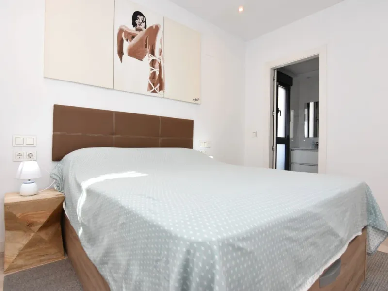 Exclusive corner penthouse built in 2021, located in the heart of Torremolinos, in a modern building with only a few neighbours, offering privacy and tranquillity while being within walking distance of all amenities.