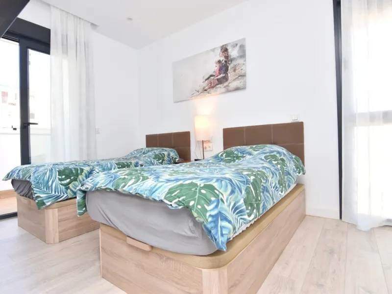 Exclusive corner penthouse built in 2021, located in the heart of Torremolinos, in a modern building with only a few neighbours, offering privacy and tranquillity while being within walking distance of all amenities.