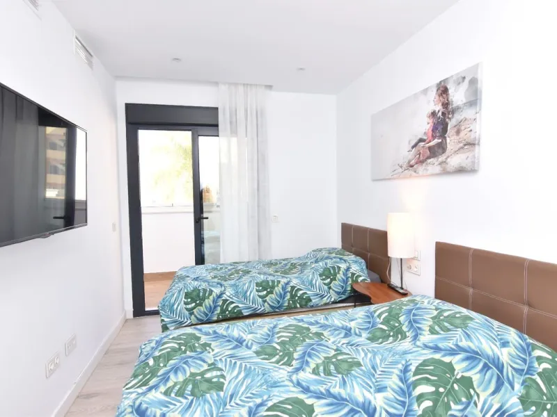 Exclusive corner penthouse built in 2021, located in the heart of Torremolinos, in a modern building with only a few neighbours, offering privacy and tranquillity while being within walking distance of all amenities.