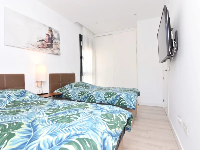 Exclusive corner penthouse built in 2021, located in the heart of Torremolinos, in a modern building with only a few neighbours, offering privacy and tranquillity while being within walking distance of all amenities.