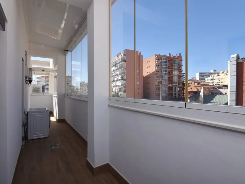 Exclusive corner penthouse built in 2021, located in the heart of Torremolinos, in a modern building with only a few neighbours, offering privacy and tranquillity while being within walking distance of all amenities.