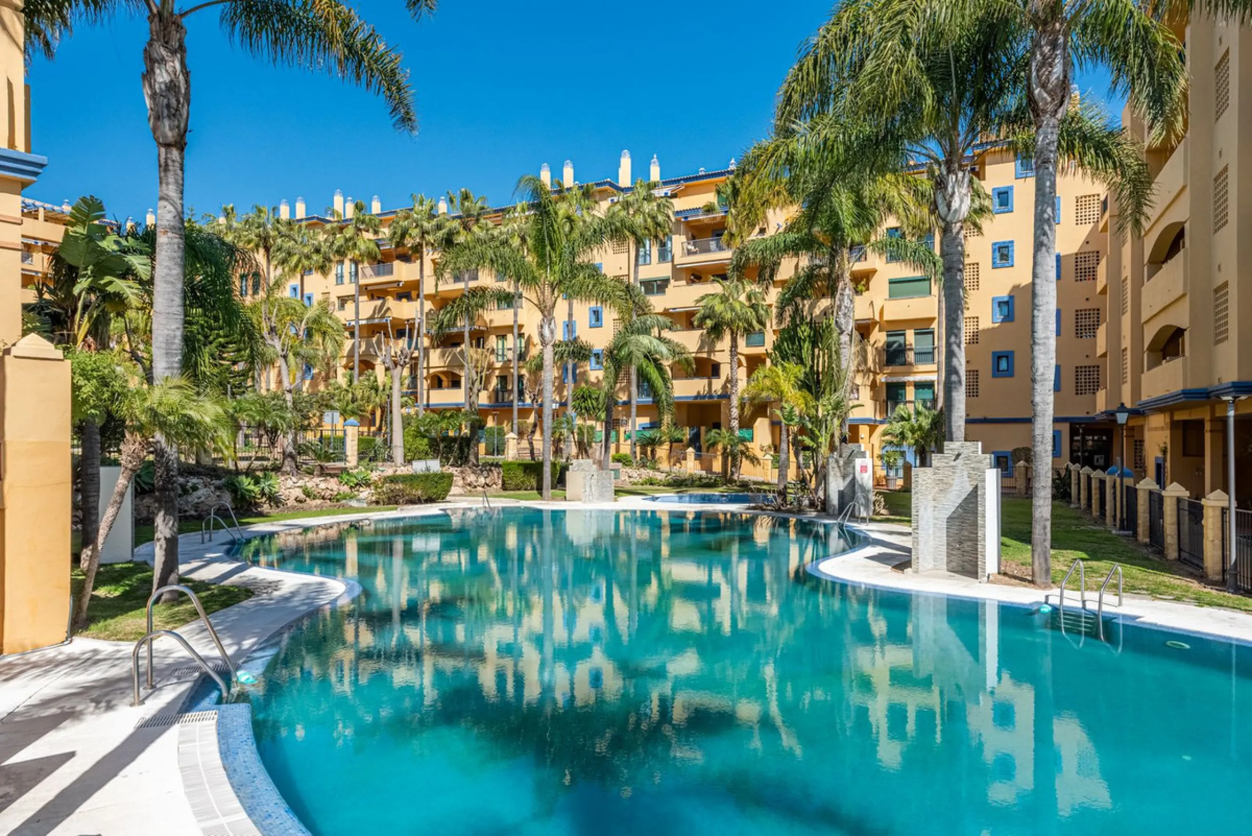 Beachside Apartment in the Heart of San Pedro!