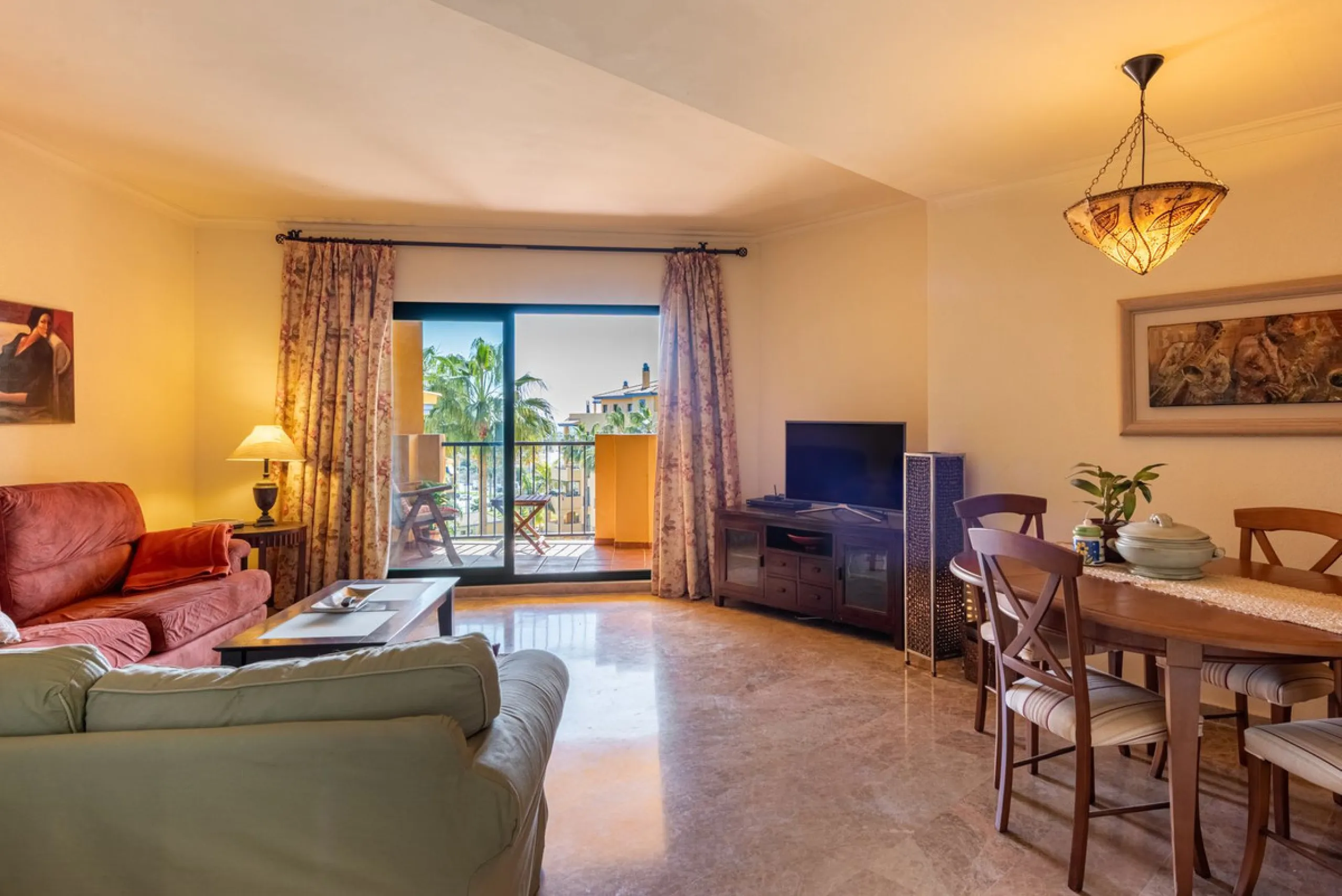 Beachside Apartment in the Heart of San Pedro!